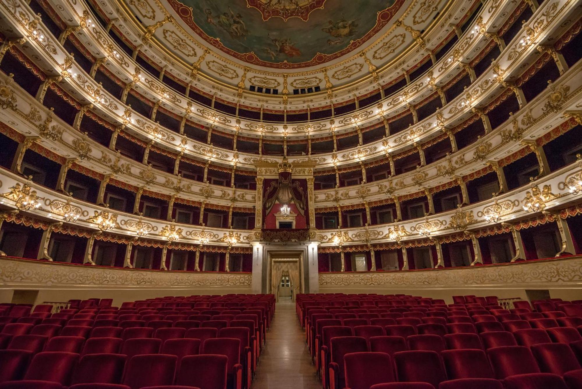 Stazione A 200M - Ampio Appartamento Con Parcheggio Notturno Gratis Парма Экстерьер фото